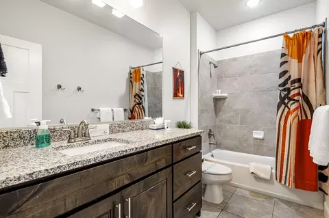 Bath - 379 N Puerta Dr, Washington, UT 84780 photo 6 of 6