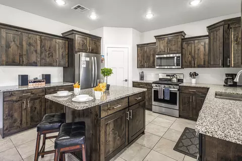 Kitchen - 379 N Puerta Dr, Washington, UT 84780 photo 3 of 4
