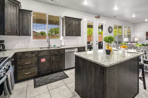 Kitchen - 379 N Puerta Dr, Washington, UT 84780 photo 4 of 4