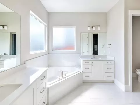 Bath - 4079 S 435 E, Washington, UT 84780 photo 1 of 3