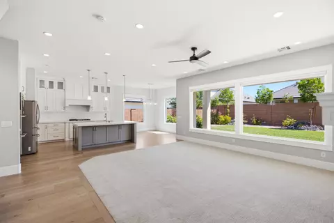 Living - 4079 S 435 E, Washington, UT 84780 photo 2 of 3