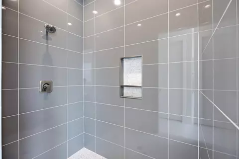 Bath - 4079 S 435 E, Washington, UT 84780 photo 2 of 5