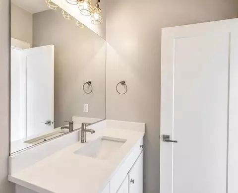 Bath - 4079 S 435 E, Washington, UT 84780 photo 2 of 3