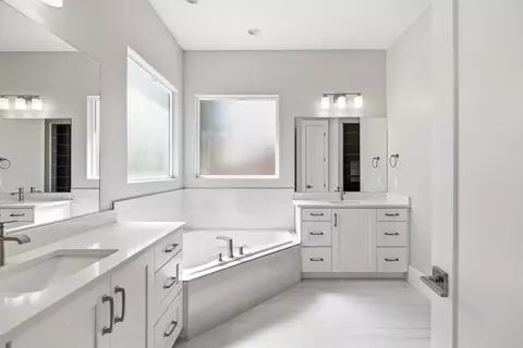 Bath - 4079 S 435 E, Washington, UT 84780 photo 1 of 5