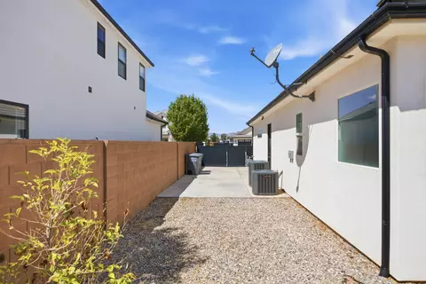 Exterior - 4079 S 435 E, Washington, UT 84780 photo 5 of 6