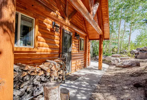 Exterior - 401 N Aoki Michi Rd, Brian Head, UT 84719 photo 3 of 12