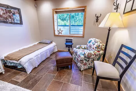 Bedroom - 401 N Aoki Michi Rd, Brian Head, UT 84719 photo 7 of 8