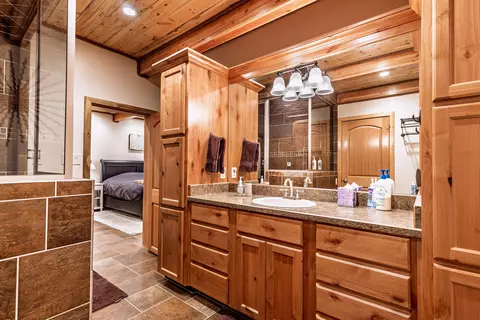 Bath - 401 N Aoki Michi Rd, Brian Head, UT 84719 photo 6 of 6