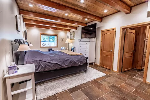 Bedroom - 401 N Aoki Michi Rd, Brian Head, UT 84719 photo 6 of 8