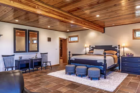 Bedroom - 401 N Aoki Michi Rd, Brian Head, UT 84719 photo 5 of 8