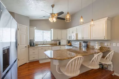 Kitchen - 504 E Telegraph St #72, Washington, UT 84780 photo 2 of 5