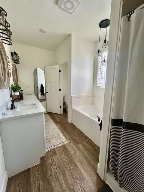 Bath - 231 S 400 E, Enterprise, UT 84725 photo 3 of 4