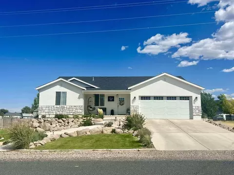 Exterior - 231 S 400 E, Enterprise, UT 84725 photo 2 of 4