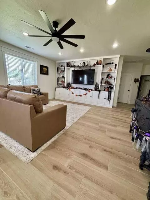 Living - 231 S 400 E, Enterprise, UT 84725 photo 5 of 9