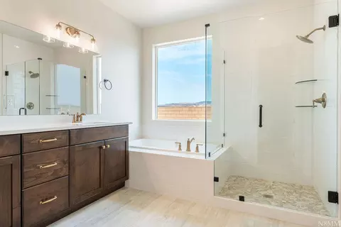 Bath - 1323 E Andromeda St, Washington, UT 84780 photo 3 of 3