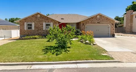 9495 S Loch Awe Dr, South Jordan, UT 84009