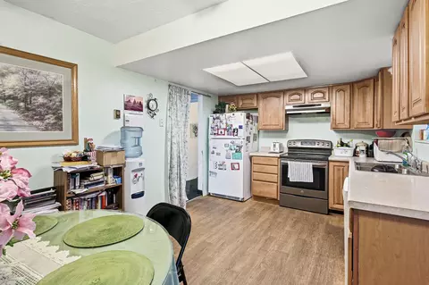 Kitchen - 487 Pinecone Dr, Cedar City, UT 84720 photo 2 of 3