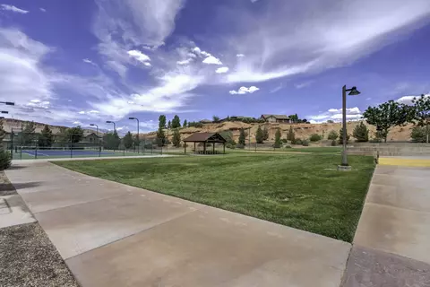 View/Area - 347 E Munich Dr, Saint George, UT 84790 photo 3 of 5