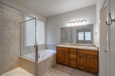 Bath - 347 E Munich Dr, Saint George, UT 84790 photo 1 of 3