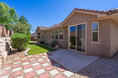 Exterior - 347 E Munich Dr, Saint George, UT 84790 photo 7 of 9