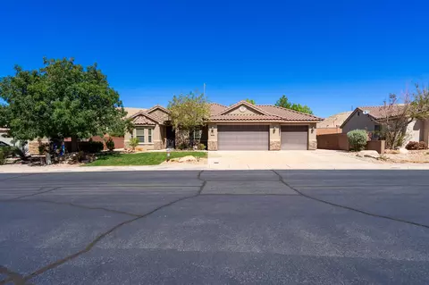 Exterior - 347 E Munich Dr, Saint George, UT 84790 photo 2 of 9
