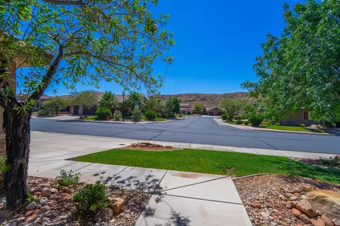 Exterior - 347 E Munich Dr, Saint George, UT 84790 photo 4 of 9