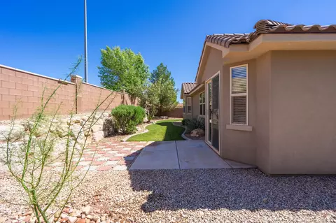 Exterior - 347 E Munich Dr, Saint George, UT 84790 photo 6 of 9