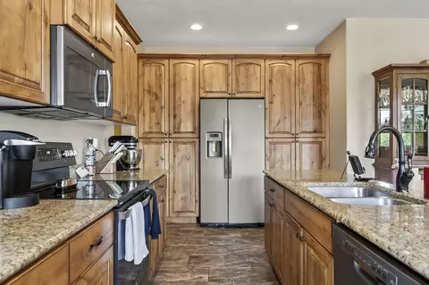 Kitchen - 2085 S Eagle Ridge Lp Lp, Cedar City, UT 84720 photo 5 of 5