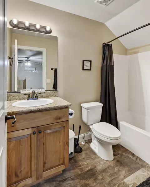 Bath - 2085 S Eagle Ridge Lp Lp, Cedar City, UT 84720 photo 3 of 3