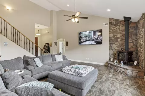 Living - 2085 S Eagle Ridge Lp Lp, Cedar City, UT 84720 photo 1 of 2