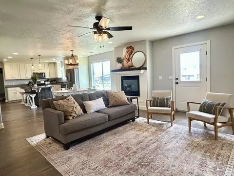 Living - 310 S 625 E, Enterprise, UT 84725 photo 2 of 3