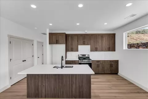 Kitchen - 1566 E Centaurus Way, Washington, UT 84780 photo 2 of 2