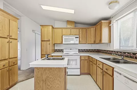 Kitchen - 1703 Old Mill Rd, Enoch, UT 84721 photo 2 of 3