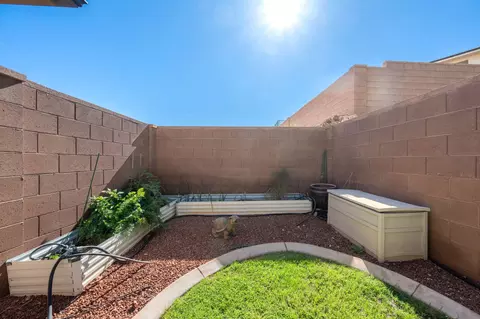 Exterior - 16 E Sunset Ridge Dr, Hurricane, UT 84737 photo 5 of 8