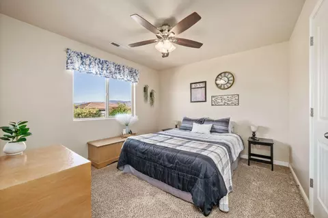 Bedroom - 16 E Sunset Ridge Dr, Hurricane, UT 84737 photo 2 of 2