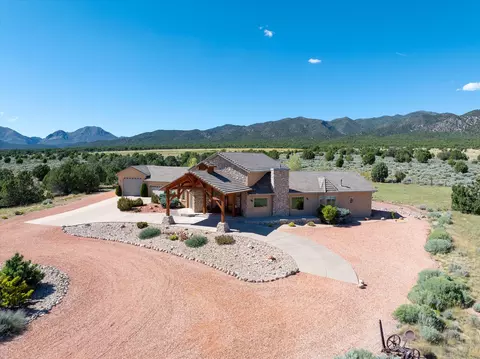 Exterior - 963 E 800 N, New Harmony, UT 84757 photo 2 of 17