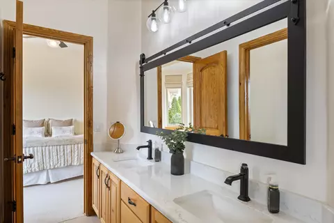 Bath - 963 E 800 N, New Harmony, UT 84757 photo 9 of 10
