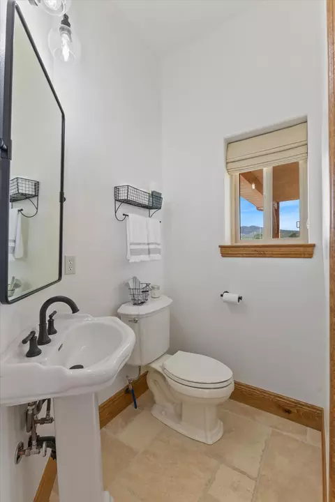 Bath - 963 E 800 N, New Harmony, UT 84757 photo 1 of 10