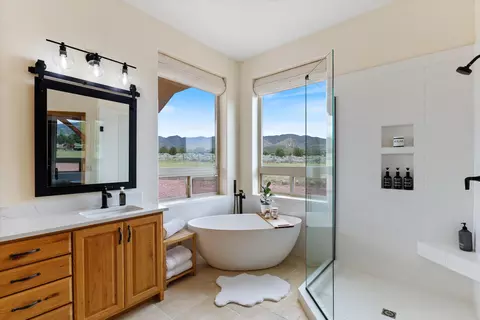 Bath - 963 E 800 N, New Harmony, UT 84757 photo 7 of 10
