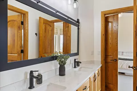 Bath - 963 E 800 N, New Harmony, UT 84757 photo 10 of 10