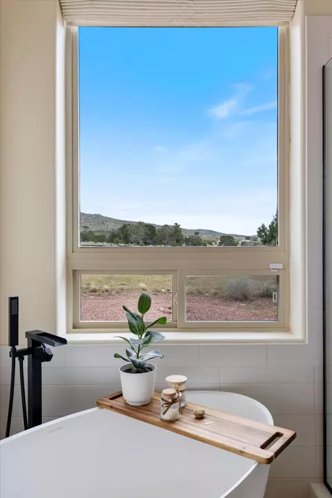 Bath - 963 E 800 N, New Harmony, UT 84757 photo 5 of 10