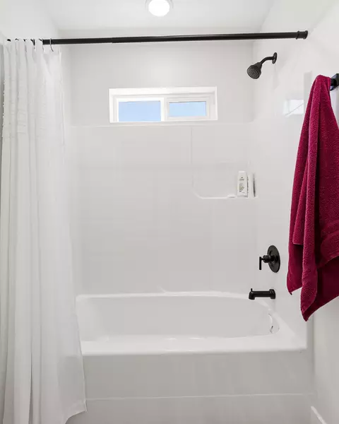 Bath - 1118 E 4240 N, Enoch, UT 84721 photo 5 of 5