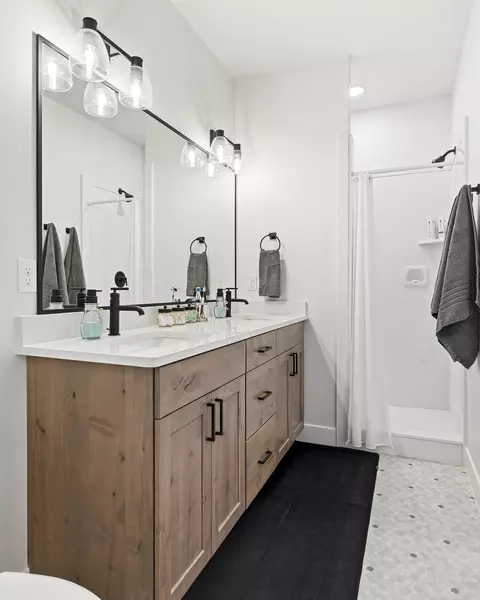 Bath - 1118 E 4240 N, Enoch, UT 84721 photo 2 of 5