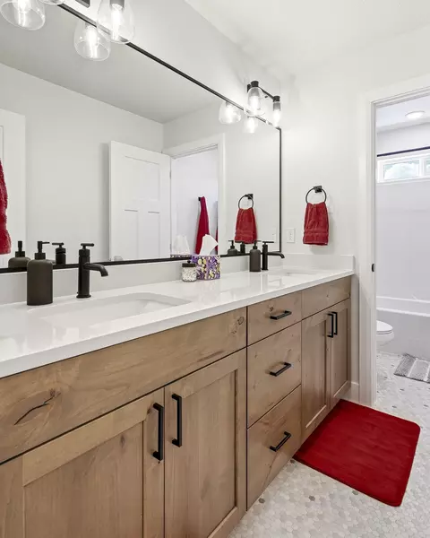 Bath - 1118 E 4240 N, Enoch, UT 84721 photo 4 of 5