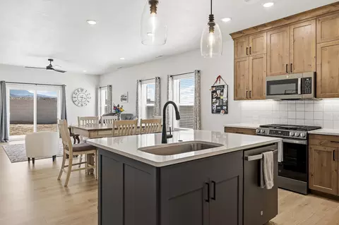 Kitchen - 1118 E 4240 N, Enoch, UT 84721 photo 2 of 4
