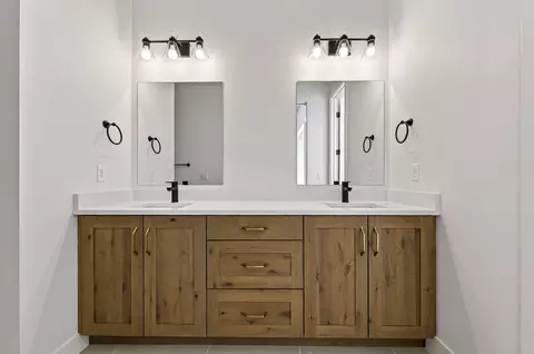 Bath - 4992 N 75 E, Enoch, UT 84721 photo 1 of 6