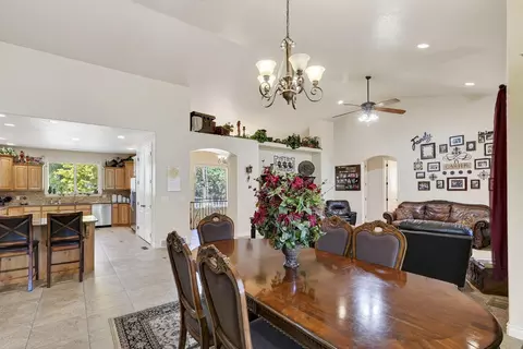 Dining - 227 E 100 S, Paragonah, UT 84760 photo 2 of 2