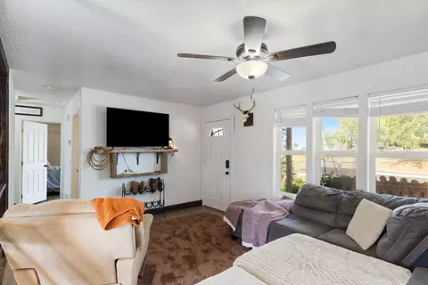 Living - 464 S 150 E, Enterprise, UT 84725 photo 3 of 3