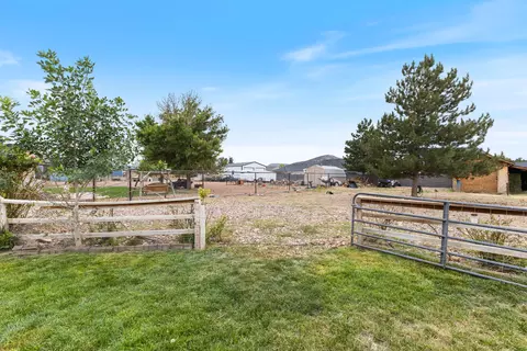 Exterior - 464 S 150 E, Enterprise, UT 84725 photo 6 of 10