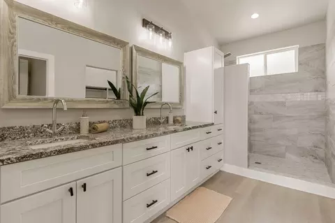 Bath - 442 E Pine View Dr, Central, UT 84722 photo 3 of 5